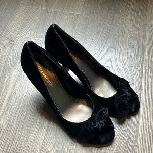 Black Gianni Bini Heels!!